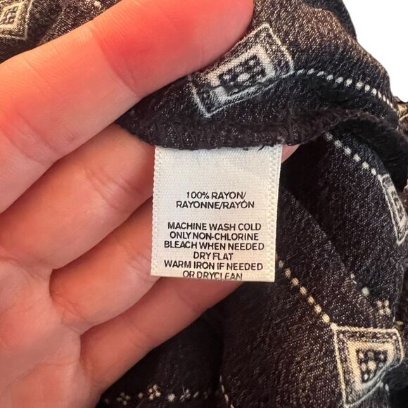 Loft navy‎ patterned romper. Size xs - Picture 5 of 8